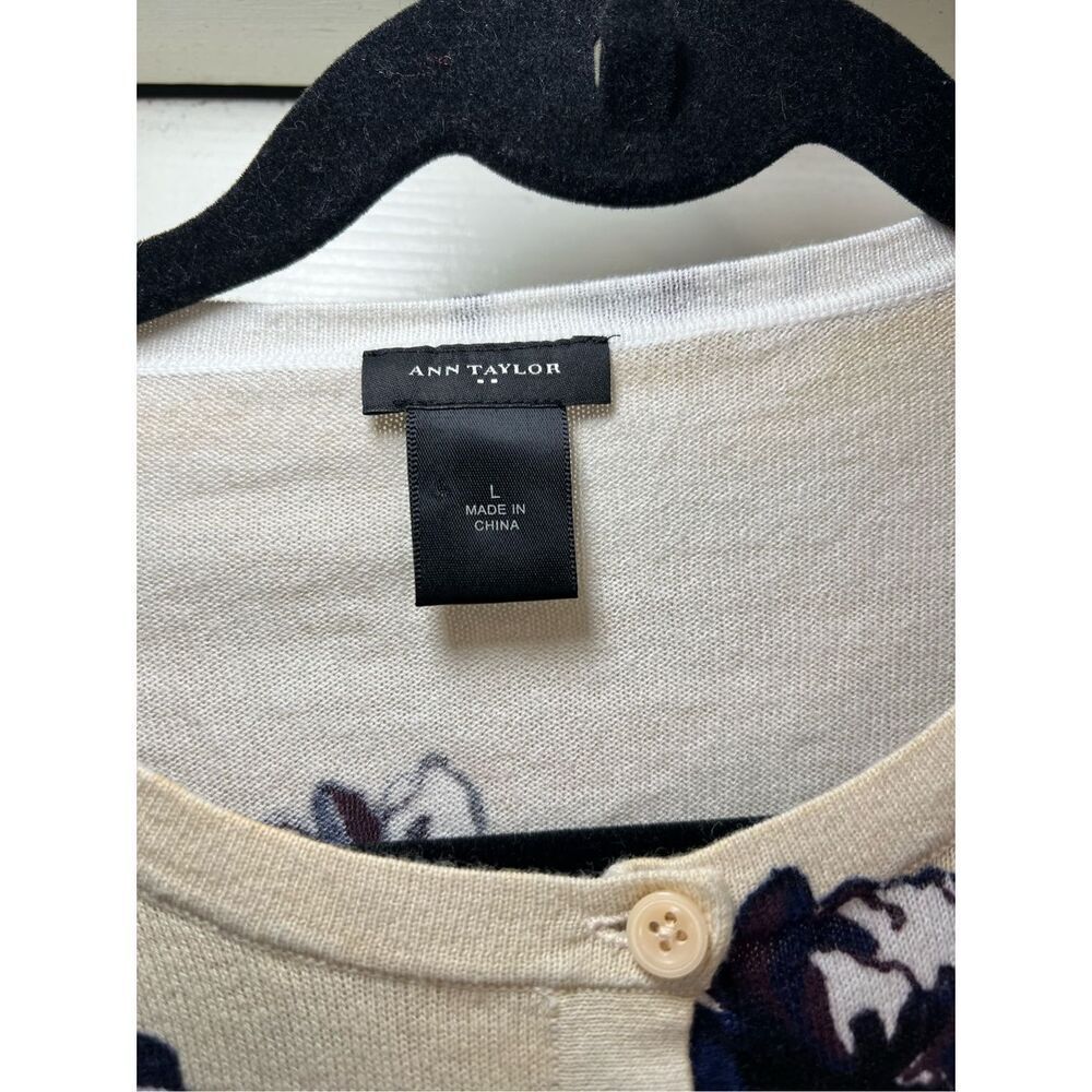 Ann Taylor Sweater Womens Large Cream Black Floral Cardigan Knit Crew Neck‎ - Picture 3 of 8